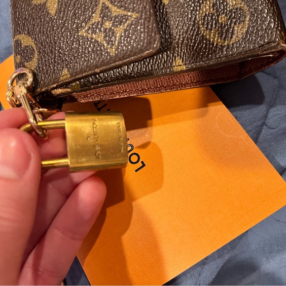 💯 Authentic vintage Louis Vuitton Sarah wallet, with lock and key (306) - Picture 8 of 10